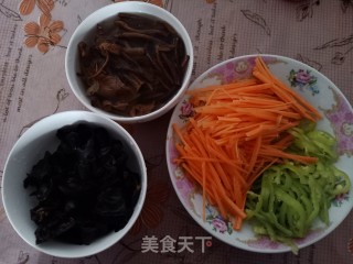 鱼香肉丝的做法步骤：3