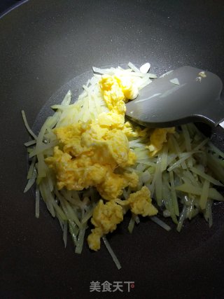 荽香土豆丝炒鸡蛋的做法步骤：9