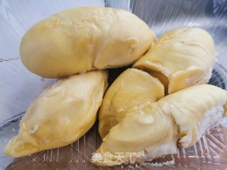 原创美食——超美味榴莲吐司卷的做法步骤：2