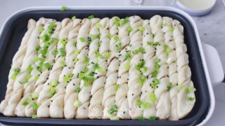 生煎花卷的做法步骤：15