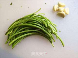 凉拌茼蒿的做法步骤：1