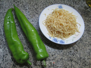 青椒炒干丝的做法步骤：1