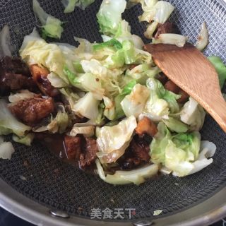 烧肉炒包菜的做法步骤：8