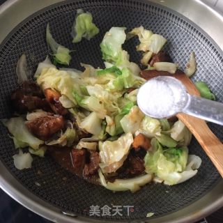 烧肉炒包菜的做法步骤：9