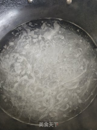 粉丝拌菠菜的做法步骤：2
