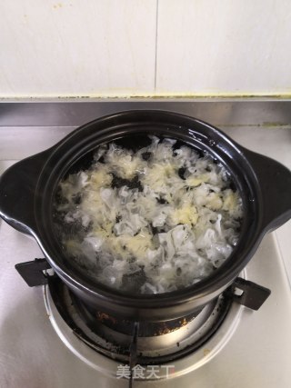梨子银耳汤的做法步骤：3