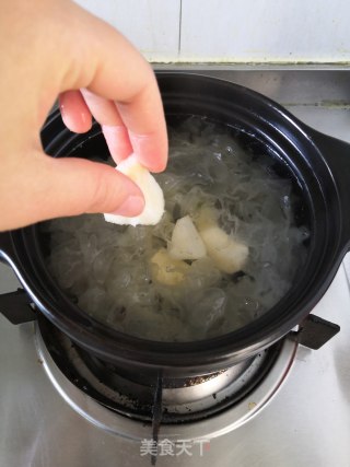 梨子银耳汤的做法步骤：5