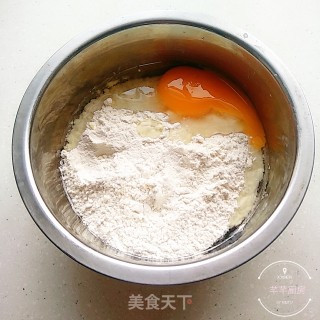 韭菜盒子（煎饼款）的做法步骤：1