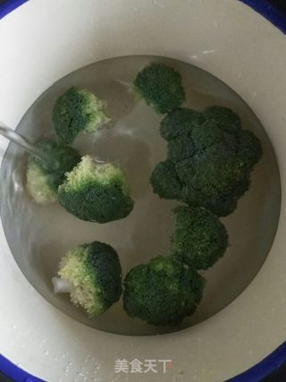 鸡蛋圆葱圈早餐饼的做法步骤：2