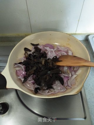 元葱木耳炒鸡蛋的做法步骤：9