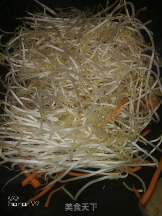 豆芽鸡蛋炒河粉的做法步骤：7