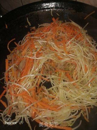 豆芽鸡蛋炒河粉的做法步骤：8