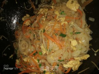 豆芽鸡蛋炒河粉的做法步骤：10