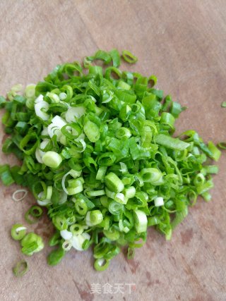 美美哒葱香花卷的做法步骤：10