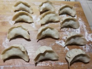 香菇槐花冰花煎饺的做法步骤：5