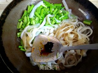 芹菜肉片炒粉条的做法步骤：10