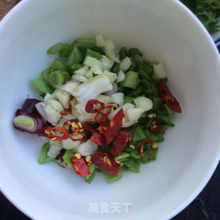 卤干炒西芹的做法步骤：4