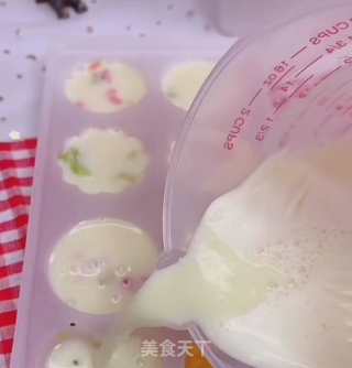【小零食】水果酸奶果冻做法，无添加，纯天然，10分钟做一大盘，孩子可以放心吃！的做法步骤：3