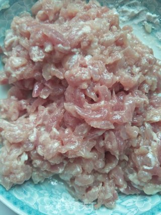 蒜薹炒肉粒的做法步骤：1