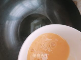 苦瓜炒鸡蛋的做法步骤：2