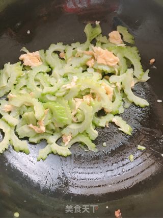 苦瓜炒鸡蛋的做法步骤：5
