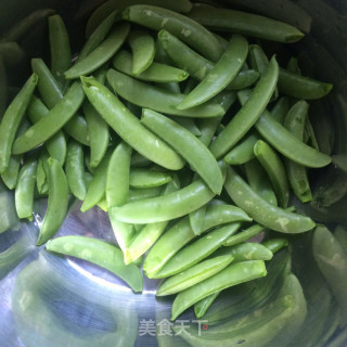 油泼甜豆的做法步骤：1