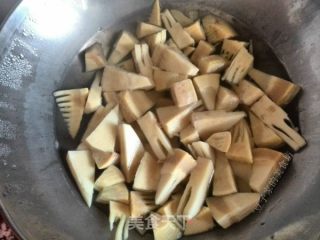 瘦肉烧春笋的做法步骤：3