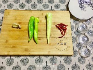 青椒炒笋片#下饭菜的做法步骤：1