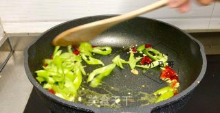 青椒炒笋片#下饭菜的做法步骤：4