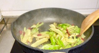 青椒炒笋片#下饭菜的做法步骤：8