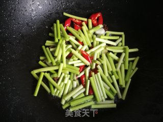 蒜苔炒剔骨肉的做法步骤：6