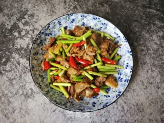 蒜苔炒剔骨肉的做法步骤：9