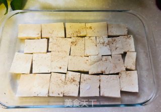 烤蒜香豆腐的做法步骤：1
