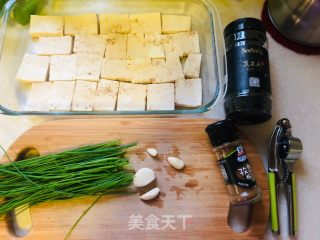 烤蒜香豆腐的做法步骤：2