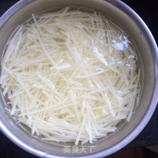 香辣土豆丝的做法步骤：2