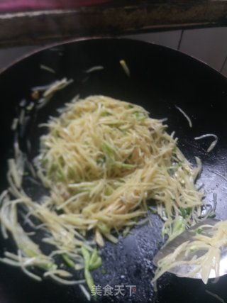 家常酸辣土豆丝的做法步骤：4