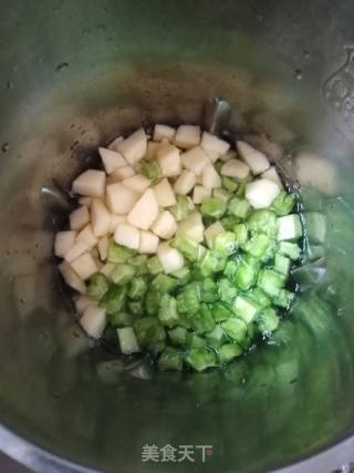 苹果苦瓜蜂蜜柠檬汁的做法步骤：3