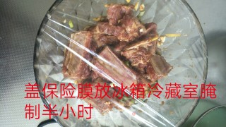 电饭煲闷蒜香小排的做法步骤：5