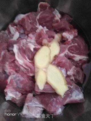 番茄酱牛肉炖土豆的做法步骤：1