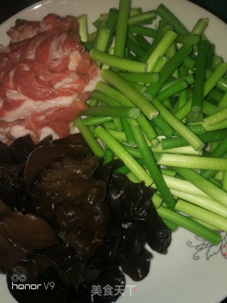 蒜苔肉片焖煎豆腐的做法步骤：2