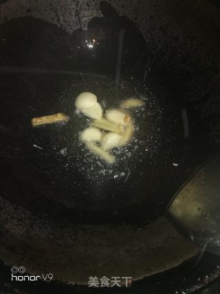 蒜苔肉片焖煎豆腐的做法步骤：3