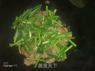 蒜苔肉片焖煎豆腐的做法步骤：5