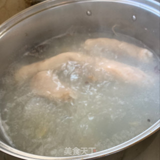 爆炒肥肠的做法步骤：1