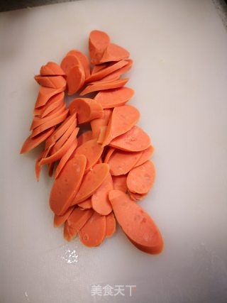 火腿肠炒土豆片的做法步骤：1