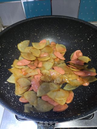 火腿肠炒土豆片的做法步骤：5