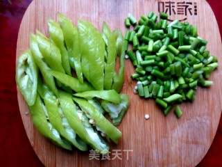 家常青椒炒豆腐的做法步骤：3