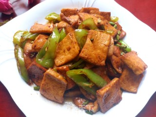 家常青椒炒豆腐的做法步骤：7