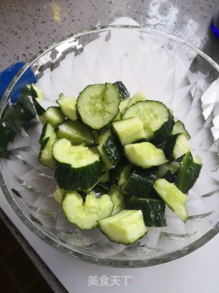 凉拌皮蛋黄瓜的做法步骤：3