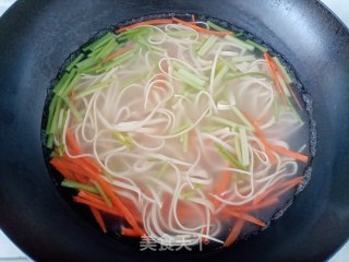 凉拌豆腐皮的做法步骤：2