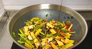 西芹炒香干#下饭菜的做法步骤：12